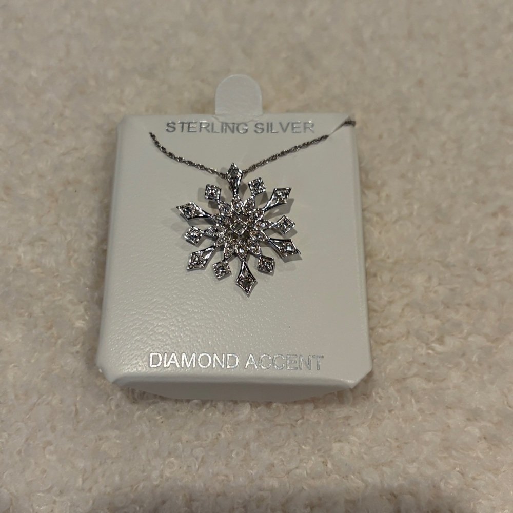Sparkly NWT never worn sterling silver Diamond necklace